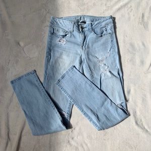 American Eagle light wash jean